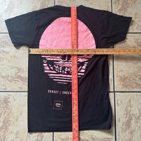 Chomp T-Shirt Size Small Black Pink Sunset Undead Skull - Picture 6 of 6